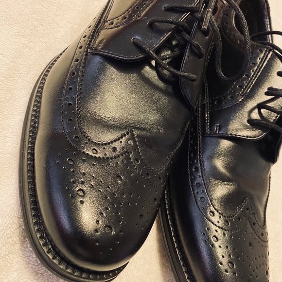 Brand New Super Comfortable Shoes By DOCKERS - Box 64 - Picture 2 of 6